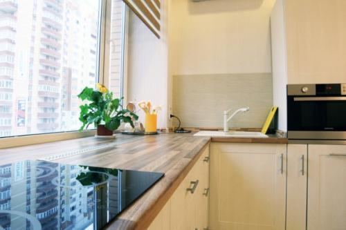 Нужен ли плинтус на столешнице. Плинтус для кухонной столешницы. Плинтусы на столешницу