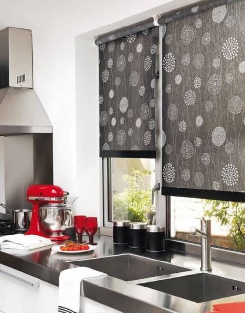 Как выбрать идеальные рулонные шторы для вашей кухни 13