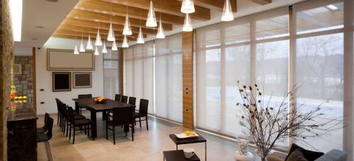 Какие бывают рулонные шторы на пластиковые окна 02 Какие бывают рулонные шторы на пластиковые окна 02