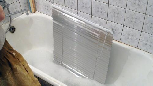 Как ухаживать за жалюзами на кухне, чтобы они служили дольше. Чистка в ванной