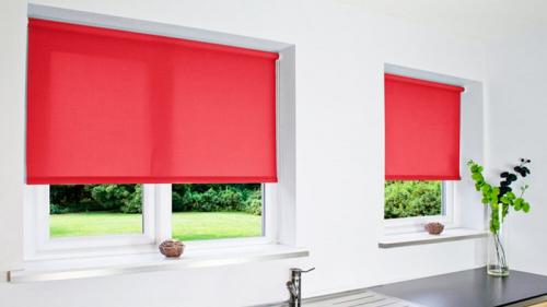 Рулонные шторы в интерьере кухни 2025: модные тенденции и стильные решения 18 Рулонные шторы в интерьере кухни 2025: модные тенденции и стильные решения 18