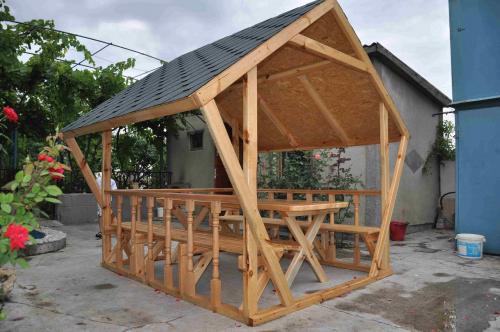 Простая беседка своими руками за один день. Беседка за один день своими руками