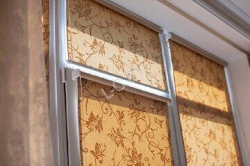 Как правильно выбрать рулонные шторы: советы по размеру и дизайну 01