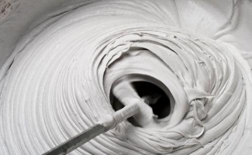 Сползает цементная штукатурка. Ошибка .  Работа без грунтовки