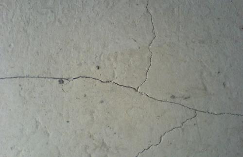 Штукатурка стен цементом. Штукатурка стен цементно песчаным раствором – функции штукатурки и правила нанесения