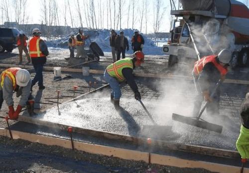 При какой температуре можно делать сухую стяжку. Особенности полусухой стяжки в зимнее время в многоэтажных домах
