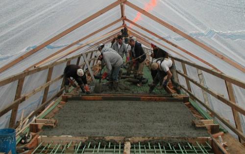 Заливка бетона при низких температурах. Минимальная температура для заливки бетона