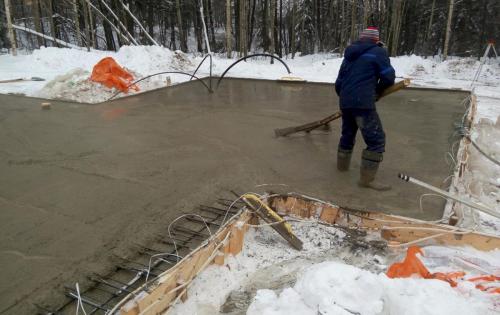 Заливка бетона при низких температурах. Минимальная температура для заливки бетона