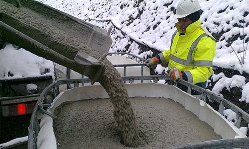 Присадки в бетон зимой. Противоморозные добавки для бетона — свойства и применение