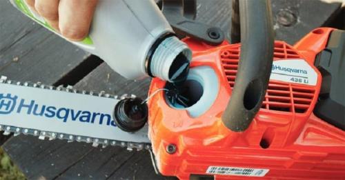 Масло в картере бензопилы. Масла для смазки цепей бензопил —, какие лучше и как использовать?