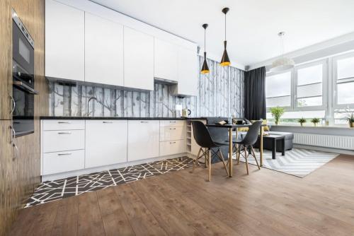 Какое дешевое напольное покрытие подходит для комнаты с высокой влажностью. Что важно учитывать при выборе напольного покрытия