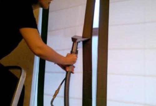 Как снять рулонные шторы с пластикового окна для стирки. Особенности рулонных штор 01