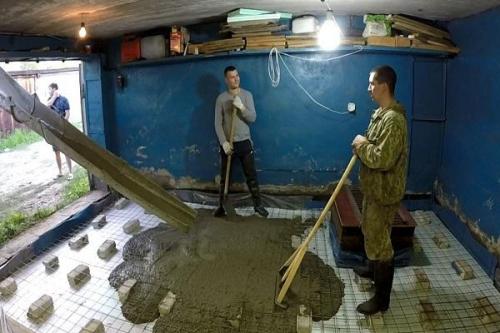 Как залить пол в гараже частями. Заливка пола в гараже частями