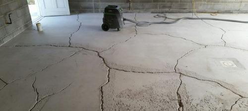 Как правильно гидроизолировать пол после стяжки: пошаговая инструкция 04 Как правильно гидроизолировать пол после стяжки: пошаговая инструкция 04