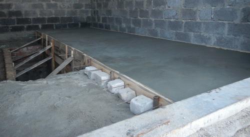 Бетонирование пола в гараже. Преимущества бетонного пола в гараже 10