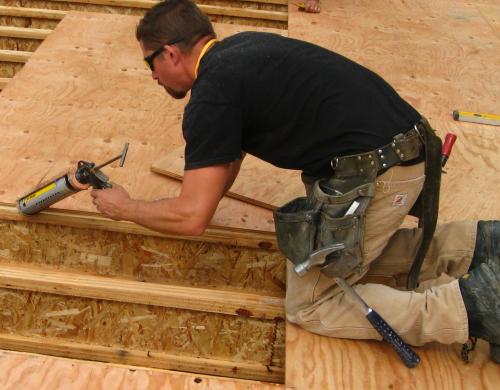 Как сделать деревянный пол из фанеры: пошаговая инструкция 02