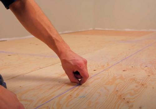 Преимущества укладки фанеры на деревянный пол: почему это выгодно 06