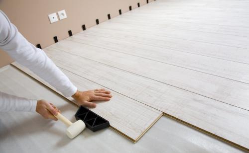 Как класть фанеру на деревянный пол под ламинат: пошаговая инструкция 01