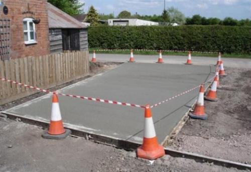 Толщина стяжки под автомобиль. Бетонирование площадки под автомобиль, технология, советы по устройству