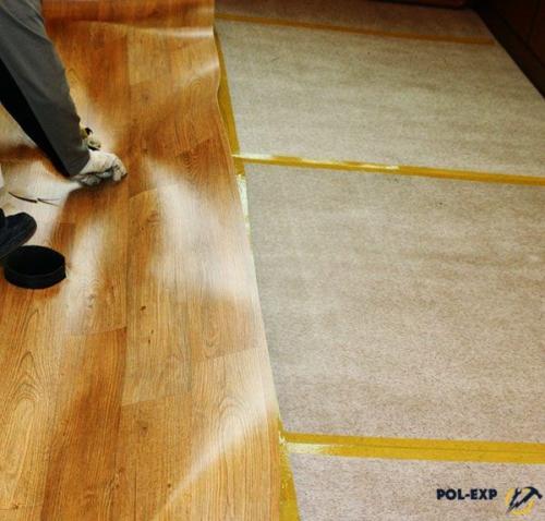 Нужно ли приклеивать линолеум к бетонному полу. Стоит ли приклеивать?