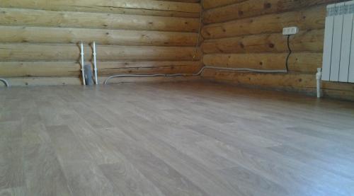 Пол в ванной в деревянном доме: как сделать своими руками сухо, тепло и недорого