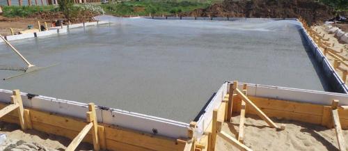 Можно ли заливать бетон на мокрую землю. Можно ли заливать фундамент в дождь осенью