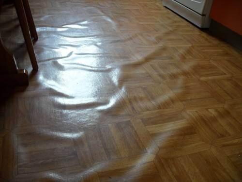Укладка линолеума без клея. Клеить или не клеить