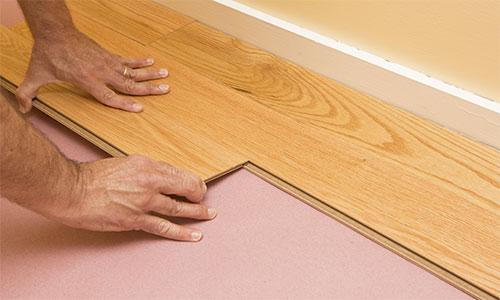 Как уложить ламинат на неровный пол. Как положить ламинат на неровный пол