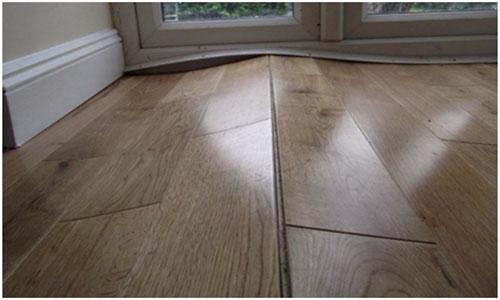 Как уложить ламинат на неровный пол. Как положить ламинат на неровный пол