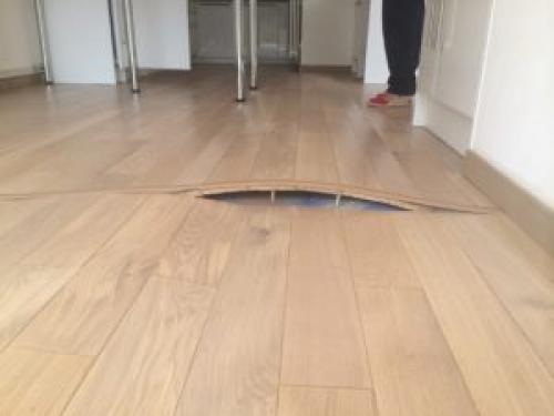 Как уложить ламинат на неровный пол. Можно ли класть ламинат на неровный пол?