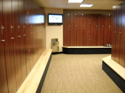 Шкафчики для раздевалок деревянные. Секционные шкафы и шкафчики для рабочих раздевалок