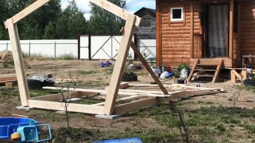 Простая беседка своими руками за один день. Как в одиночку построить беседку за 1 день из доски и ондулина