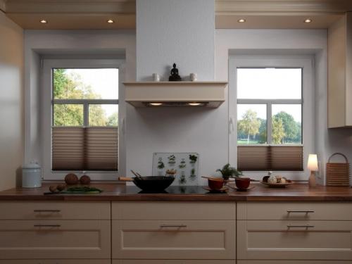 Как зафиксировать рулонную штору снизу. Особенности конструкции