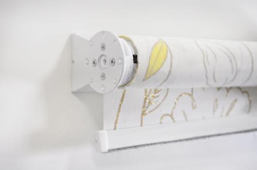 Как установить рулонные шторы на потолок. Установка рулонных штор