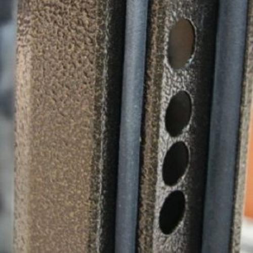 Утепление дверной коробки монтажной пеной. Как металлическую дверь сделать теплой?