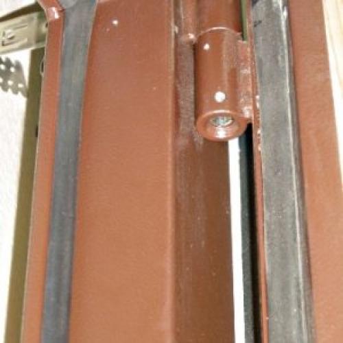 Утепление дверной коробки монтажной пеной. Как металлическую дверь сделать теплой?