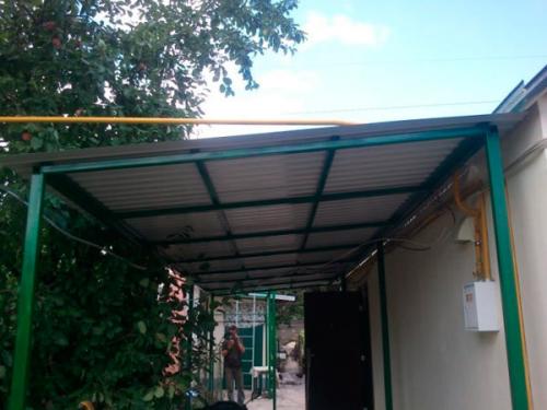 Навес из профнастила за 30 тысяч рублей. Навес из профнастила 05