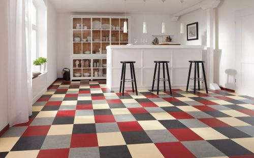 Как выбрать напольное покрытие для кухни. Выбираем пол на кухню: красота или практичность?