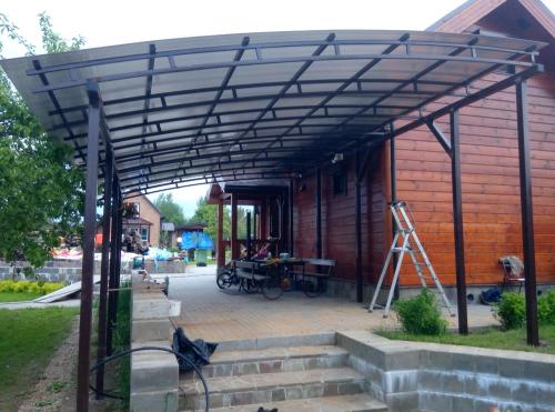 Навес из металла своими руками. Строим навес: для чего и из чего 05