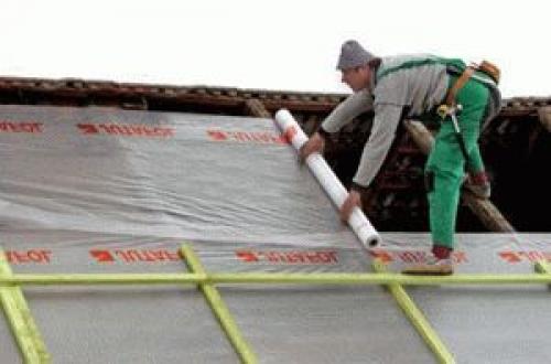 Какой стороной укладывать гидроизоляцию под металлочерепицу. Виды гидроизоляционных подложек 02