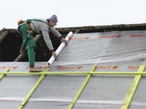 Какой стороной укладывать гидроизоляцию под металлочерепицу. Виды гидроизоляционных подложек 16