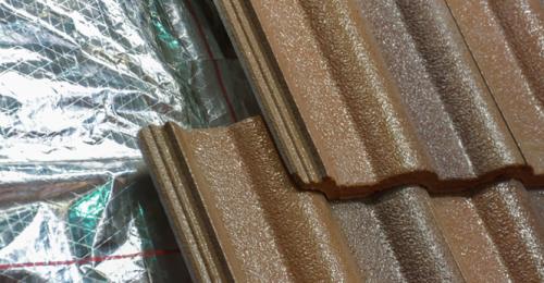 Какой стороной укладывать гидроизоляцию под металлочерепицу. Виды гидроизоляционных подложек 18