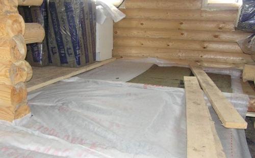 Какой стороной укладывать гидроизоляцию под металлочерепицу. Виды гидроизоляционных подложек 19