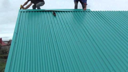 Нужен ли уплотнитель под конек металлочерепицы. Как выбрать уплотнитель под конёк кровли: советы, какой лучше для обеспечения вентиляции под кровлей, свойства материала и нюансы монтажа