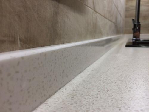 Выбор плинтуса для столешницы: основные факторы 07