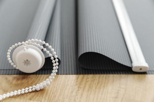 Как часто нужно менять рулонные шторы. Неисправность полотна