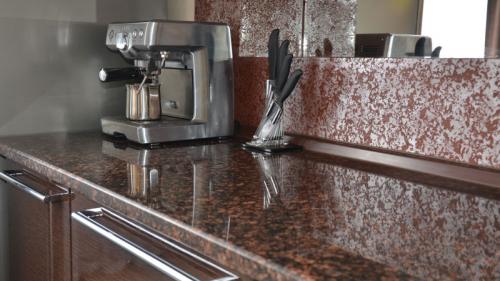 Какие факторы следует учитывать при выборе плинтуса для столешницы. Основные виды и критерии выбора