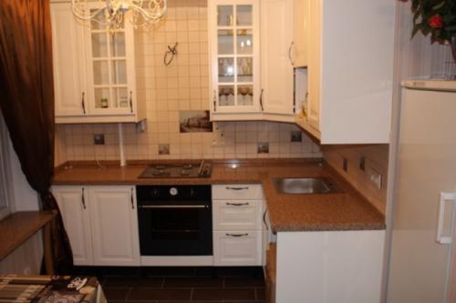 Какие типы плинтусов для столешниц существуют на рынке. Плинтус для кухонной столешницы. Плинтусы на столешницу