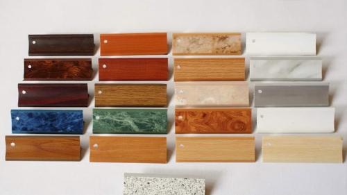 Какие факторы следует учитывать при выборе плинтуса для столешницы. Основные виды и критерии выбора