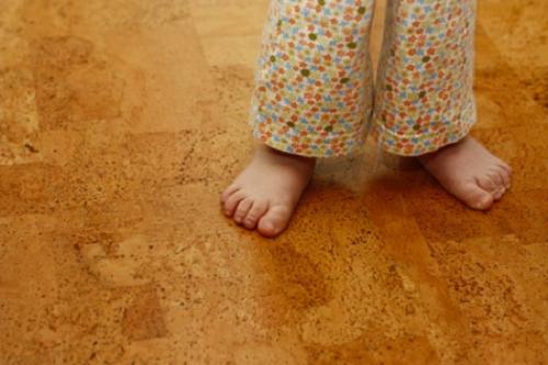 Как правильно нанести лак на пробковый пол: простой способ 08